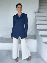 caraucci v-neck long sleeve navy blue tunic with thumbholes #color_navy