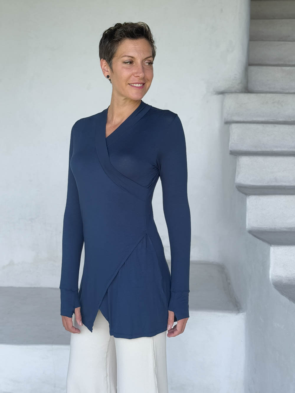 caraucci v-neck long sleeve navy blue tunic with thumbholes #color_navy