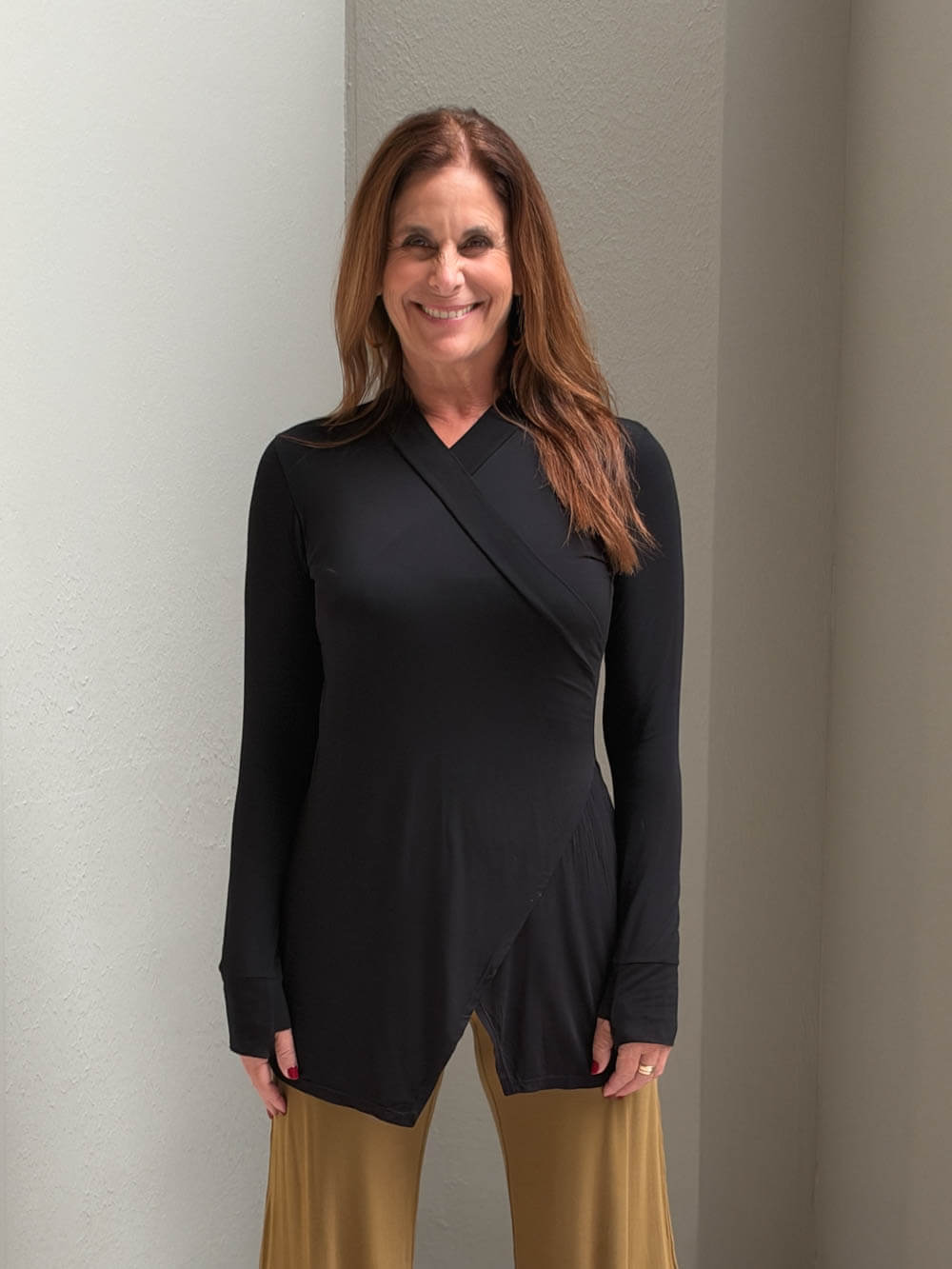 caraucci v-neck long sleeve black tunic with thumbholes #color_black