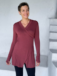 caraucci v-neck long sleeve maroon tunic with thumbholes #color_wine