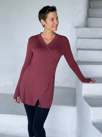 caraucci v-neck long sleeve maroon tunic with thumbholes #color_wine