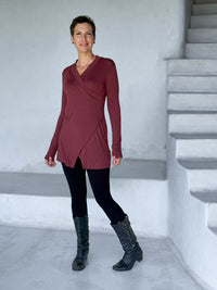 caraucci v-neck long sleeve maroon tunic with thumbholes #color_wine
