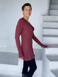 caraucci v-neck long sleeve maroon tunic with thumbholes #color_wine