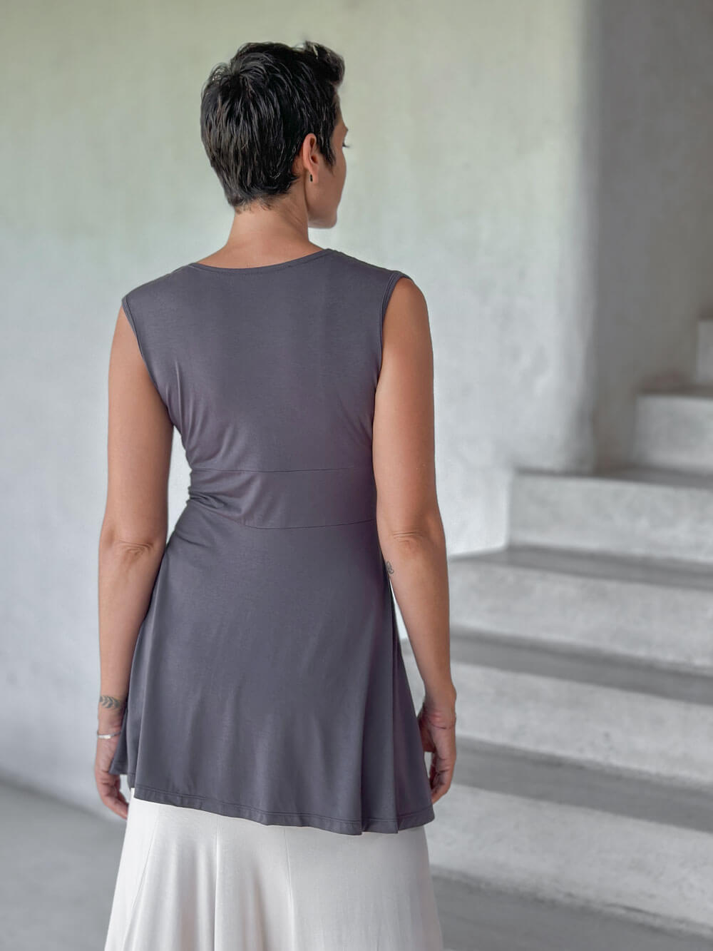 Plant-Based Stretchy Sleeveless V-Neck Tunic | Women's