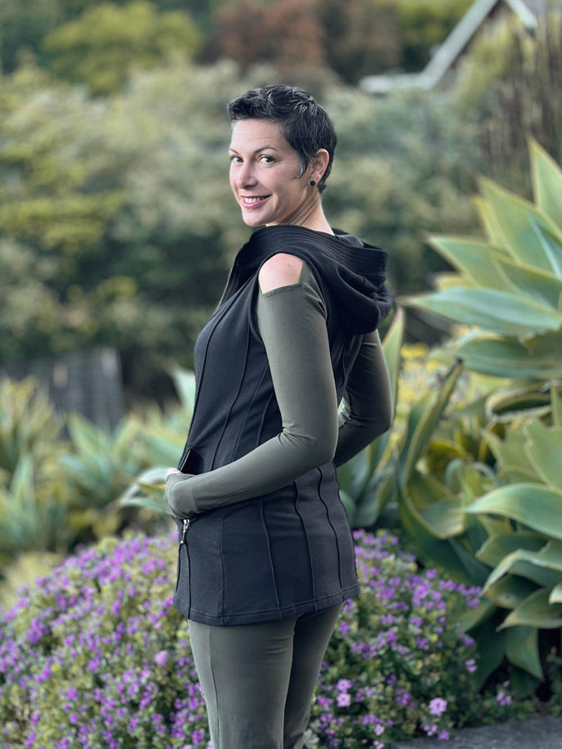 caraucci black bamboo fleece hooded zipper vest with pockets #color_black