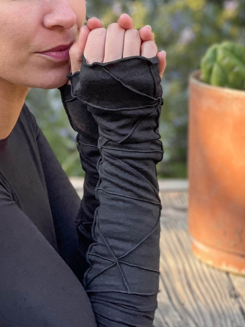 caraucci bamboo cotton fleece textured black fingerless gloves #color_black
