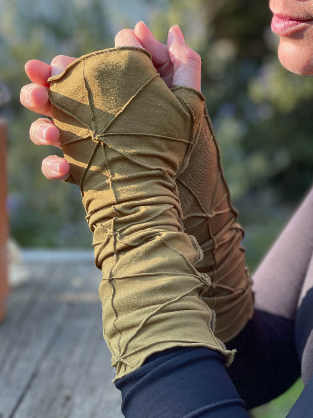 women's plant based rayon jersey stretchy brass textured fingerless gloves #color_brass