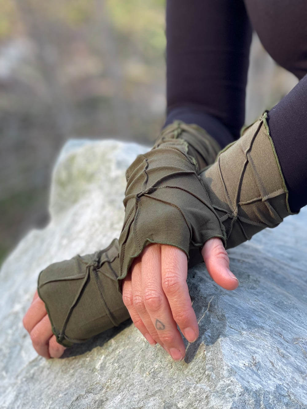 women's plant based rayon jersey stretchy olive green textured fingerless gloves #color_forest