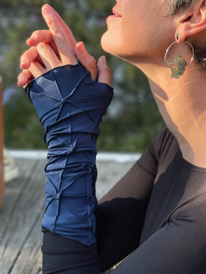 women's plant based rayon jersey stretchy navy blue textured fingerless gloves #color_navy