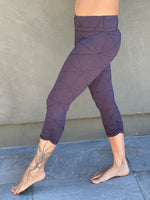 women's textured bamboo spandex steel grey capri leggings#color_steel