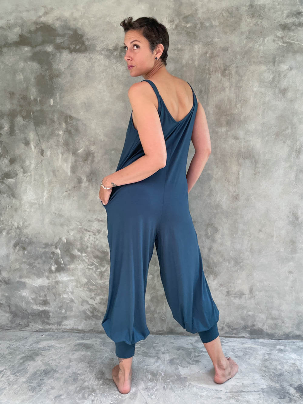 caraucci relaxed fit plant-based rayon jersey teal blue one size jogger style jumper #color_teal