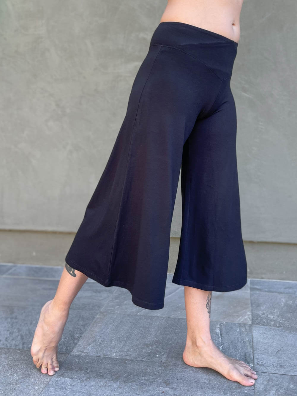 Flare leg capri pants hotsell