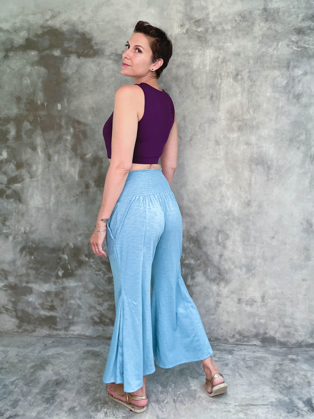 caraucci aquamarine blue cotton cropped pocket flare pants with smocked stretchy waistband #color_aqua