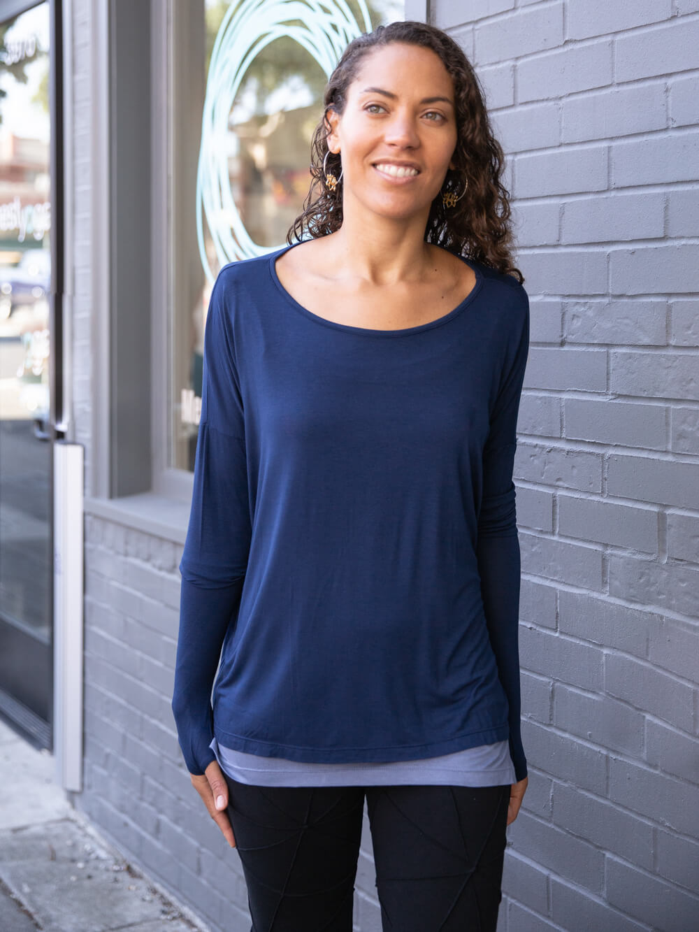 women's plant-based navy blue relaxed fit jersey long sleeve top #color_navy