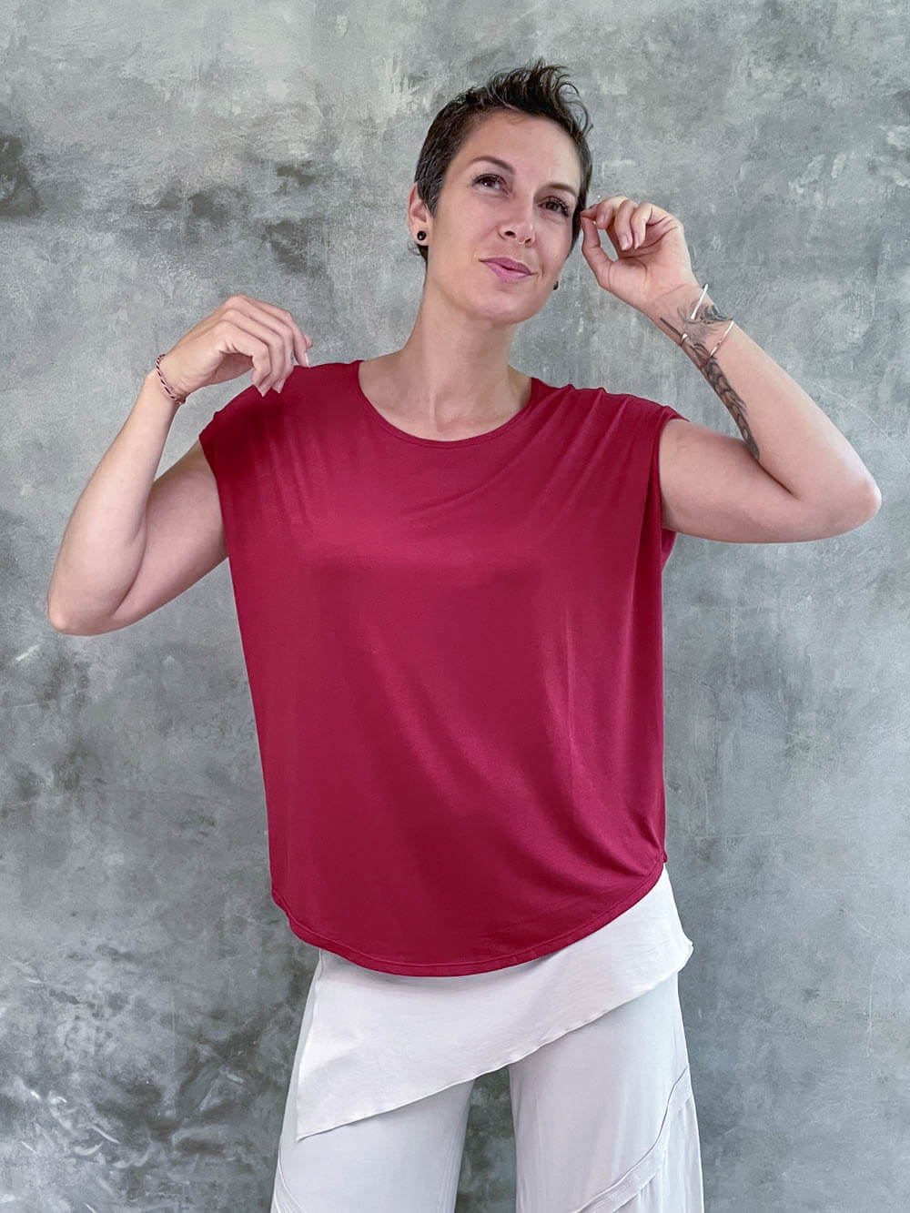 caraucci plant-based rayon jersey lightweight scarlet red unstructured cap sleeve tee #color_scarlet