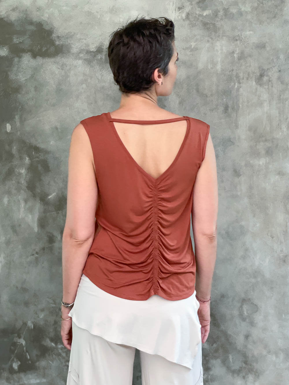 caraucci plant-based lightweight rayon jersey rust reversible ruched tank top #color_copper